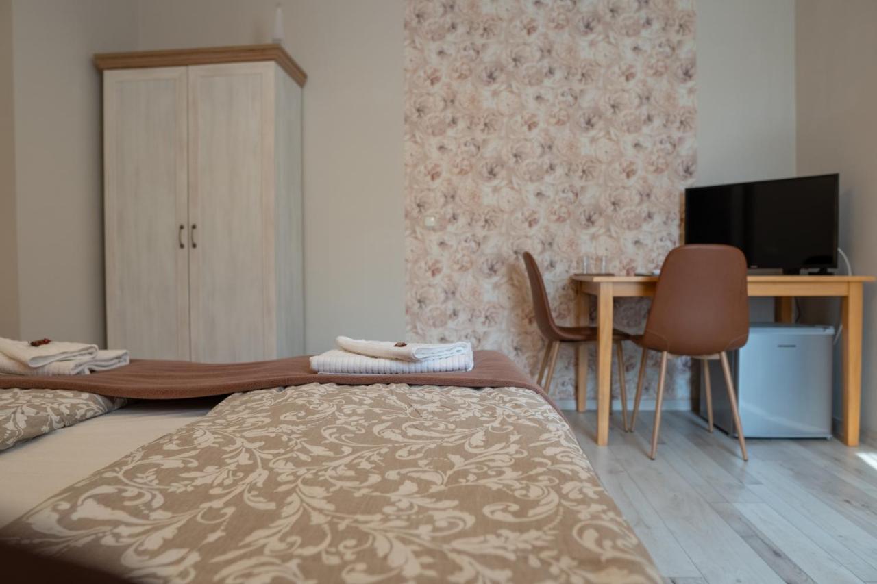 F57 - Franko Csaladi Panzio Bed & Breakfast Balatonlelle Luaran gambar
