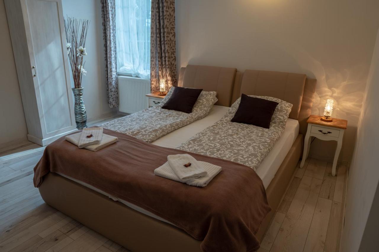 F57 - Franko Csaladi Panzio Bed & Breakfast Balatonlelle Luaran gambar