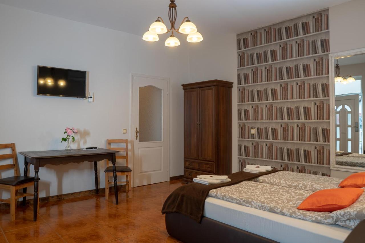 F57 - Franko Csaladi Panzio Bed & Breakfast Balatonlelle Luaran gambar