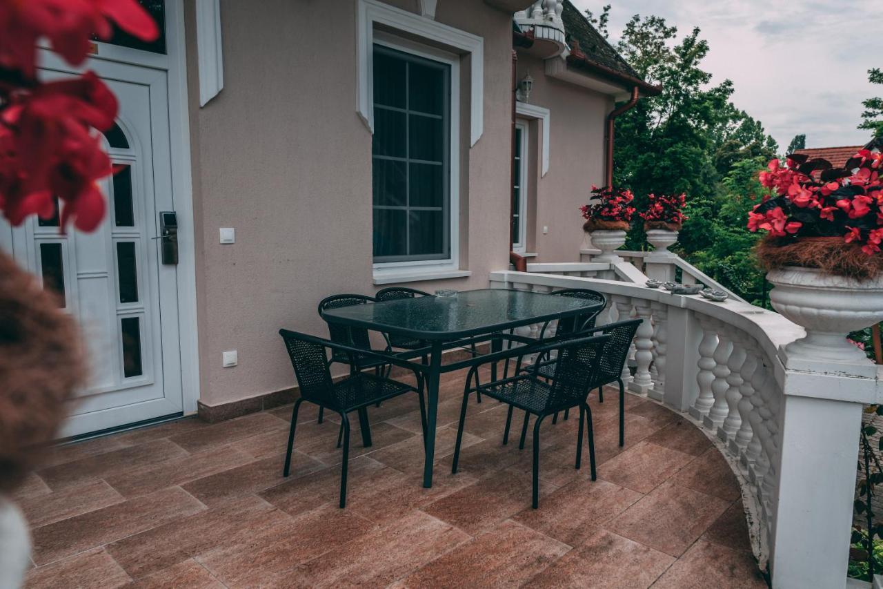 F57 - Franko Csaladi Panzio Bed & Breakfast Balatonlelle Luaran gambar