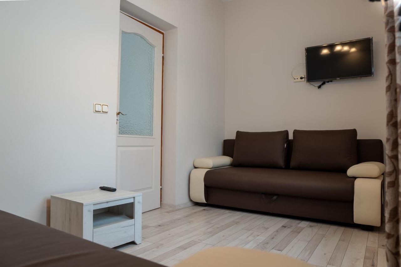 F57 - Franko Csaladi Panzio Bed & Breakfast Balatonlelle Luaran gambar