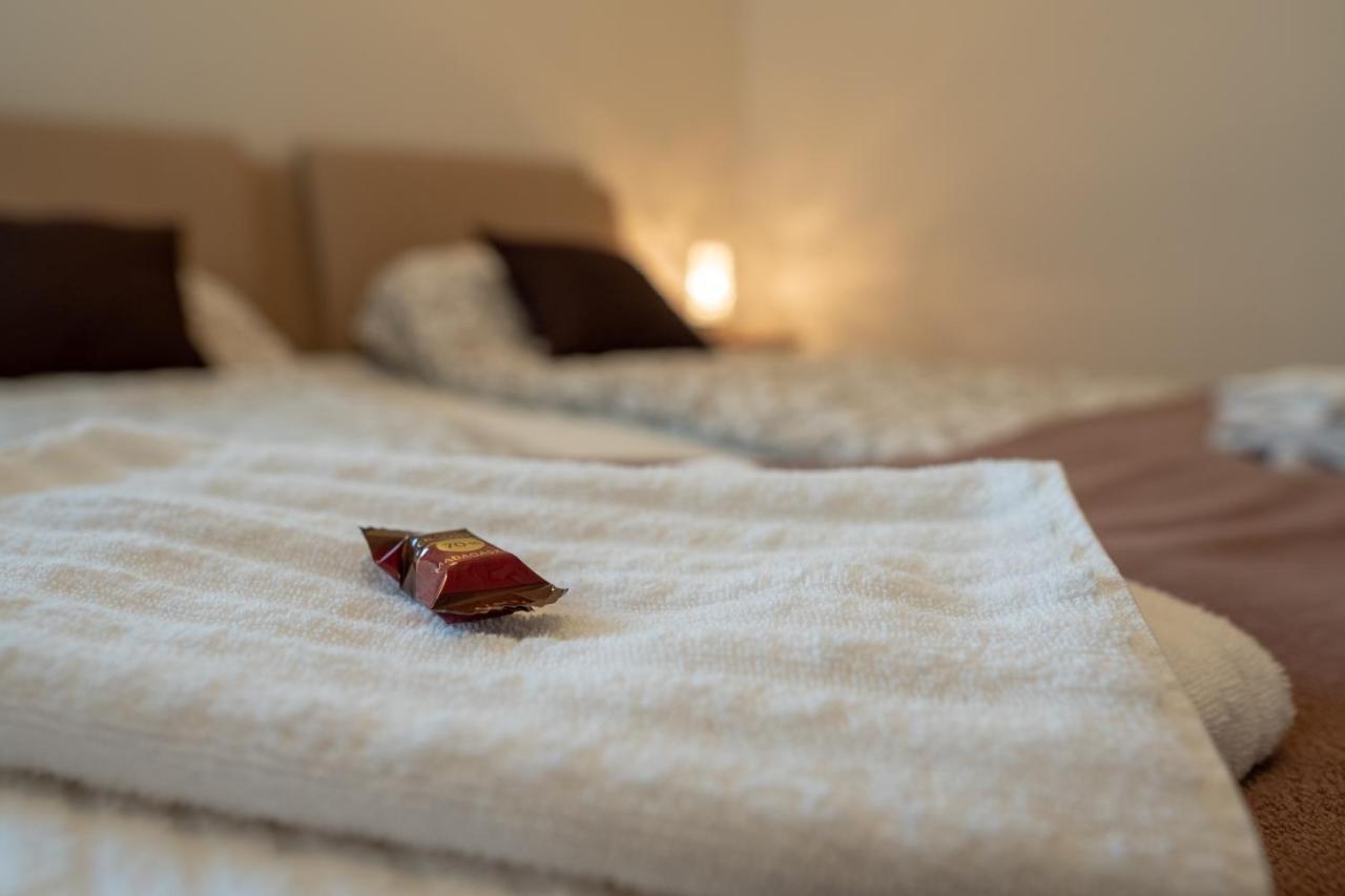 F57 - Franko Csaladi Panzio Bed & Breakfast Balatonlelle Luaran gambar