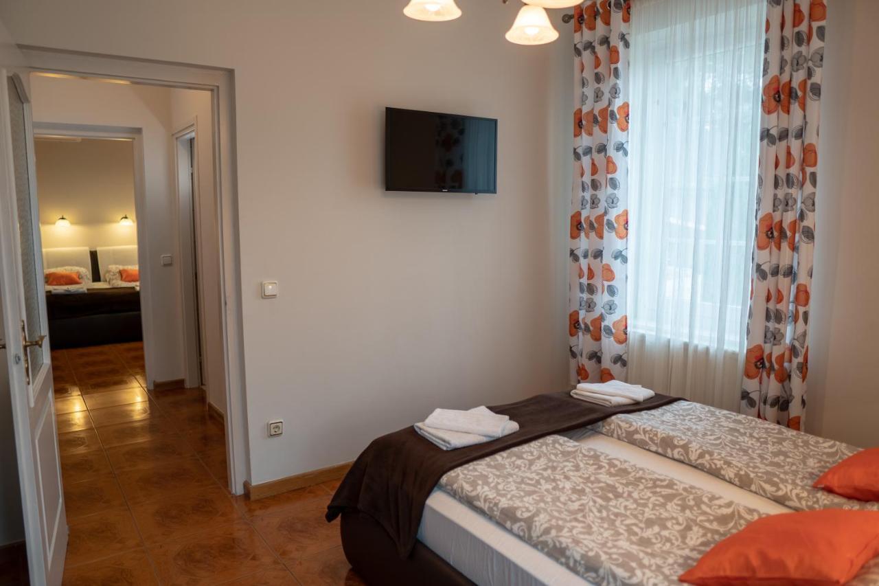 F57 - Franko Csaladi Panzio Bed & Breakfast Balatonlelle Luaran gambar