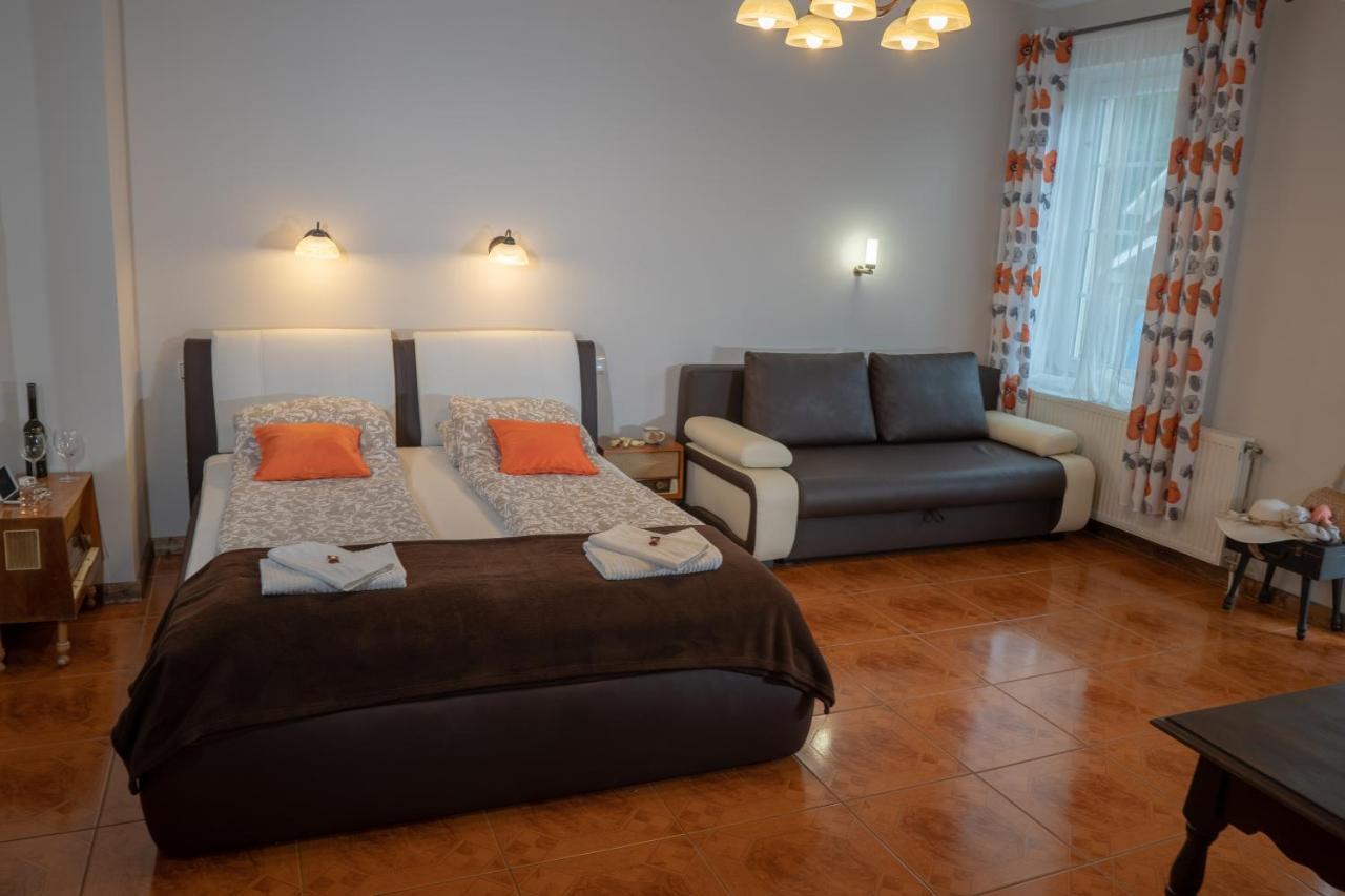 F57 - Franko Csaladi Panzio Bed & Breakfast Balatonlelle Luaran gambar