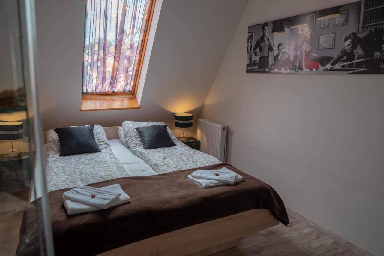 F57 - Franko Csaladi Panzio Bed & Breakfast Balatonlelle Luaran gambar