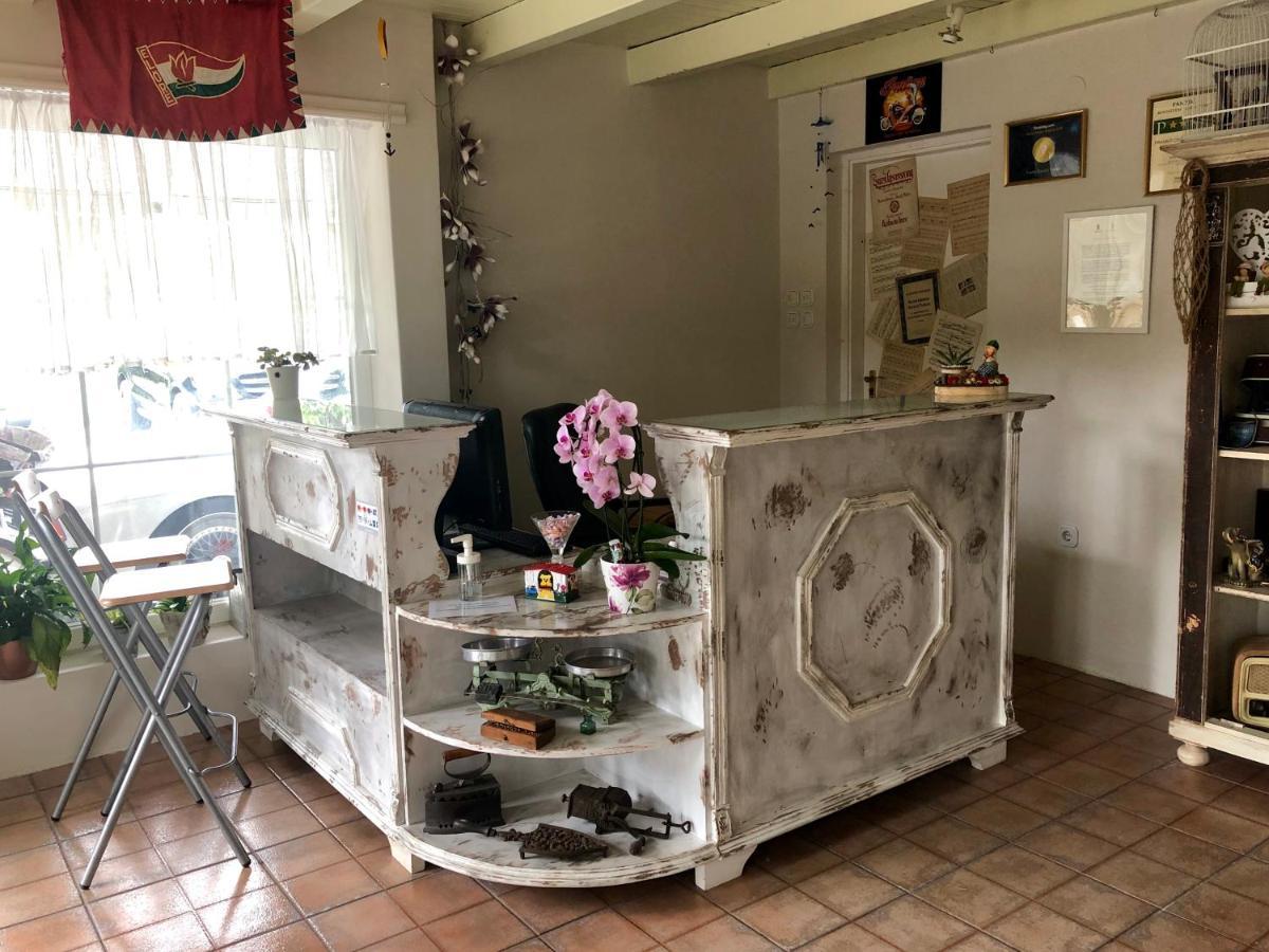 F57 - Franko Csaladi Panzio Bed & Breakfast Balatonlelle Luaran gambar