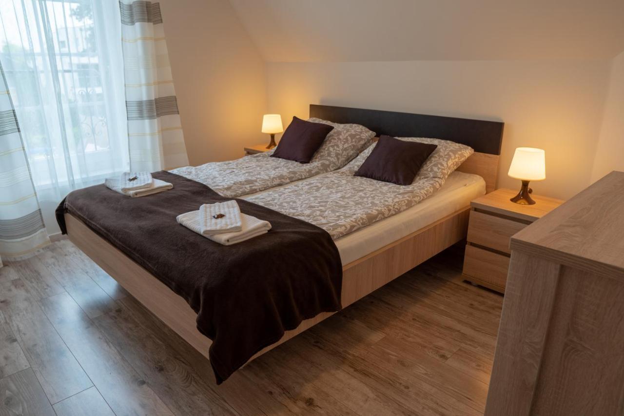 F57 - Franko Csaladi Panzio Bed & Breakfast Balatonlelle Luaran gambar