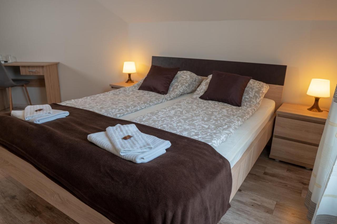 F57 - Franko Csaladi Panzio Bed & Breakfast Balatonlelle Luaran gambar