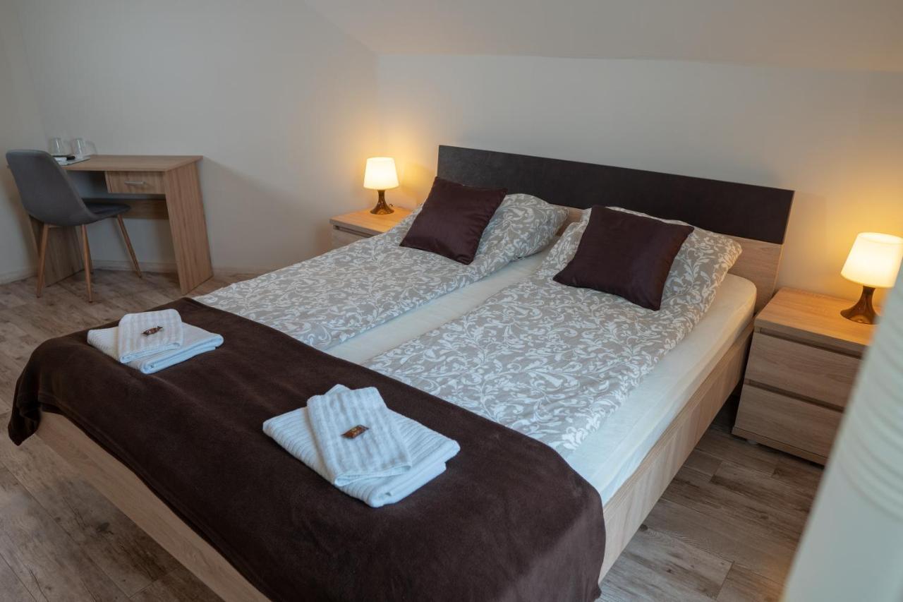 F57 - Franko Csaladi Panzio Bed & Breakfast Balatonlelle Luaran gambar