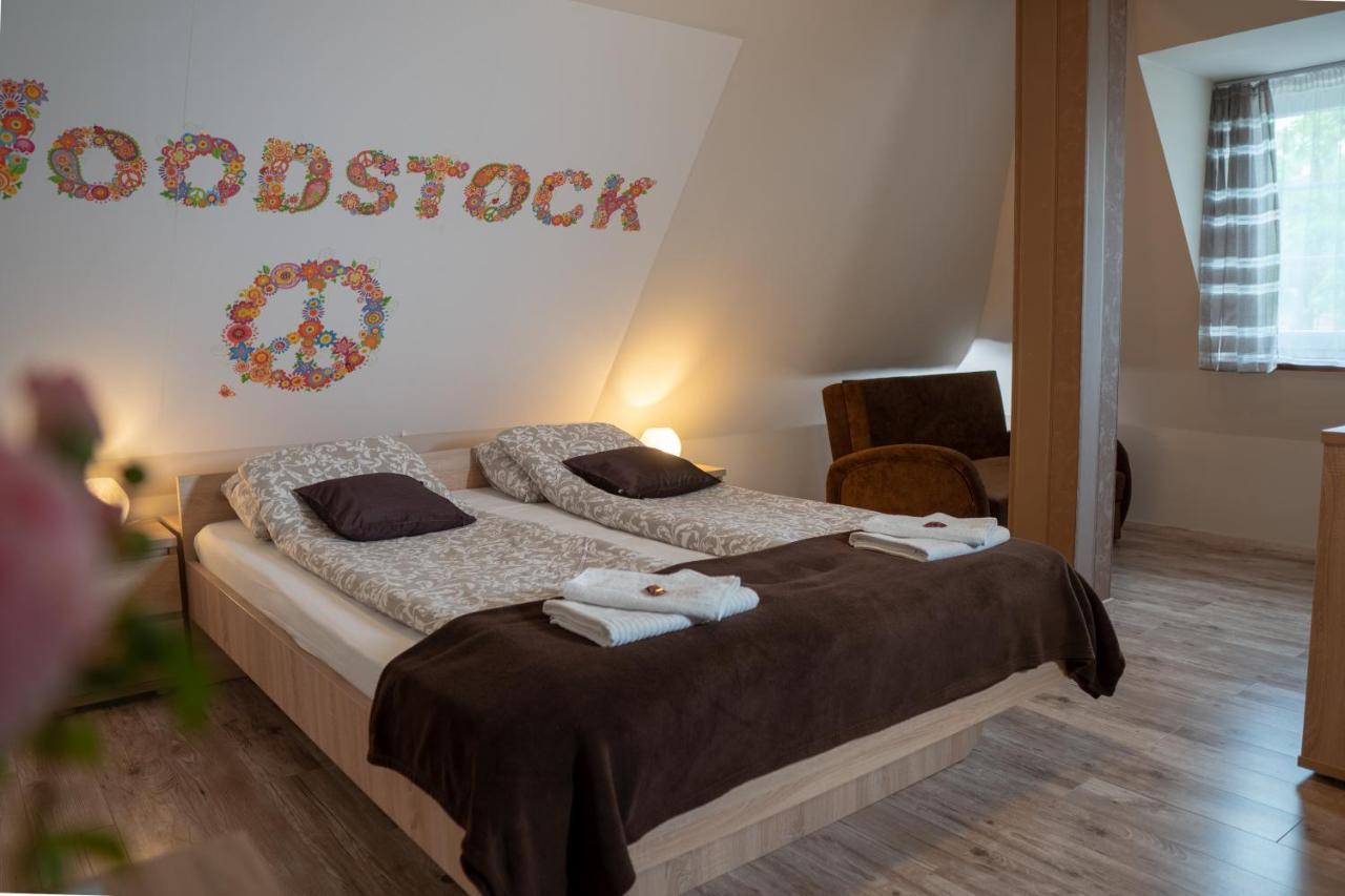 F57 - Franko Csaladi Panzio Bed & Breakfast Balatonlelle Luaran gambar