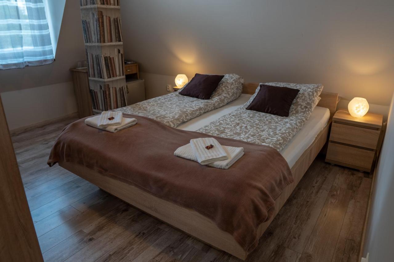 F57 - Franko Csaladi Panzio Bed & Breakfast Balatonlelle Luaran gambar