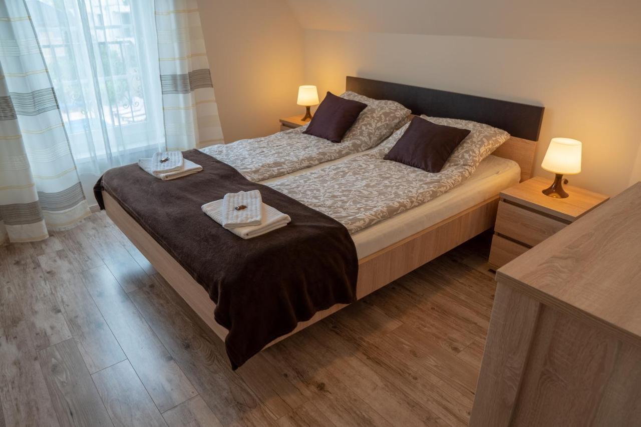 F57 - Franko Csaladi Panzio Bed & Breakfast Balatonlelle Luaran gambar
