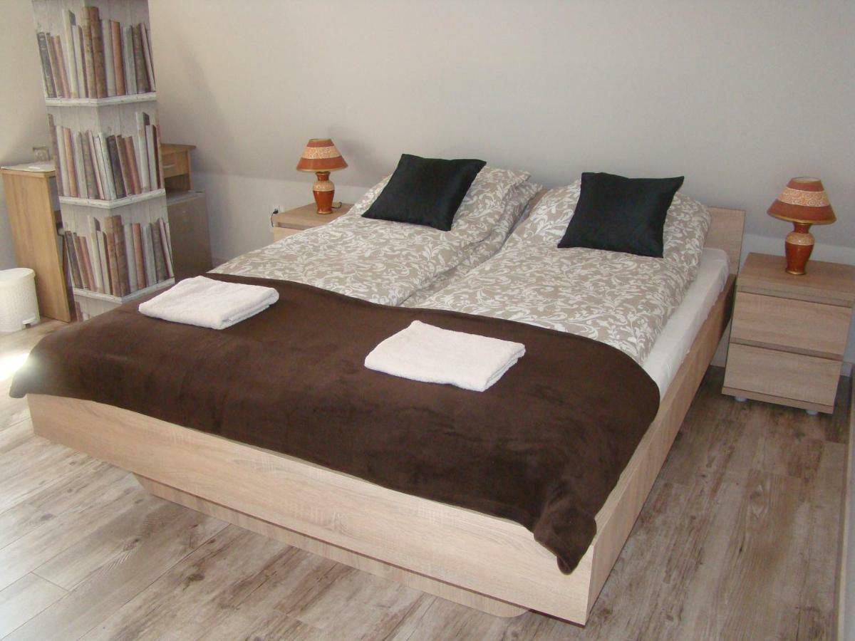 F57 - Franko Csaladi Panzio Bed & Breakfast Balatonlelle Luaran gambar
