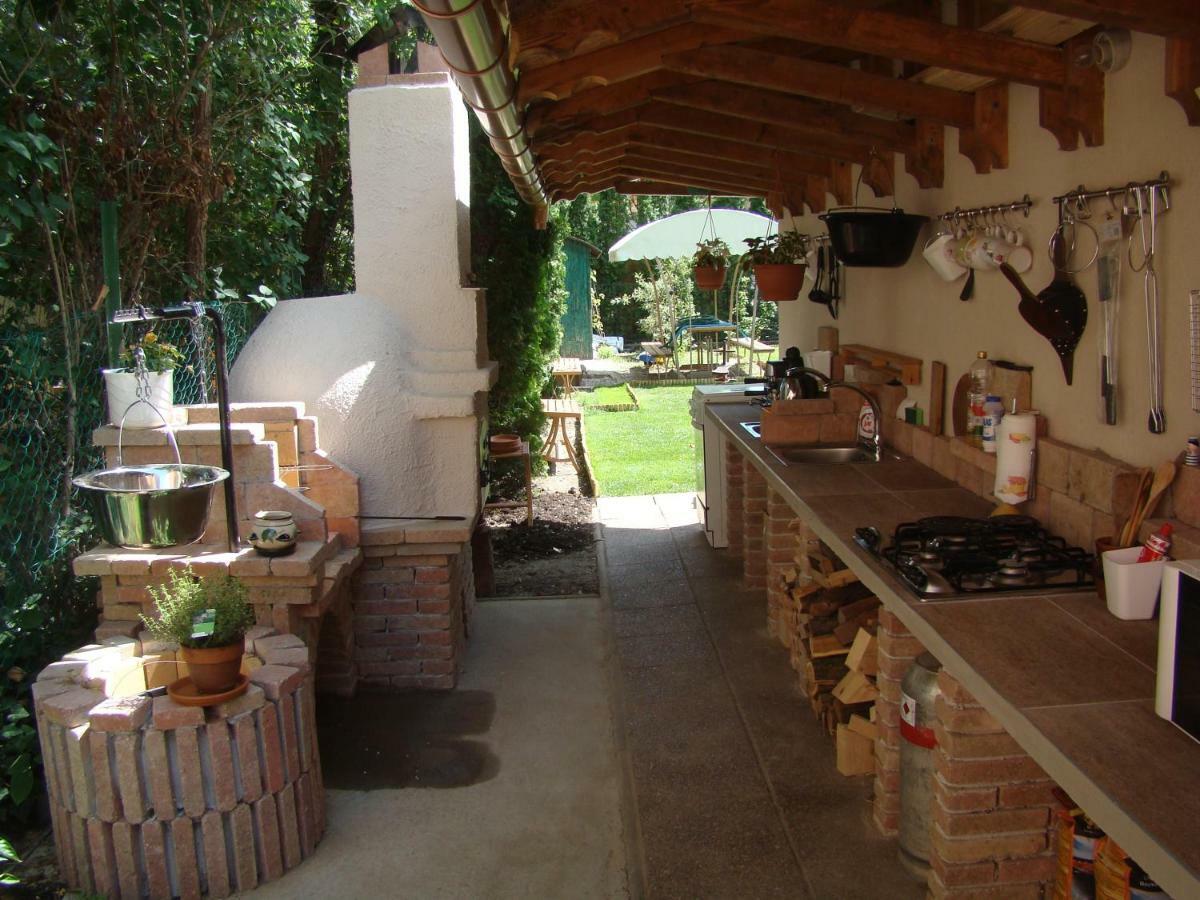 F57 - Franko Csaladi Panzio Bed & Breakfast Balatonlelle Luaran gambar
